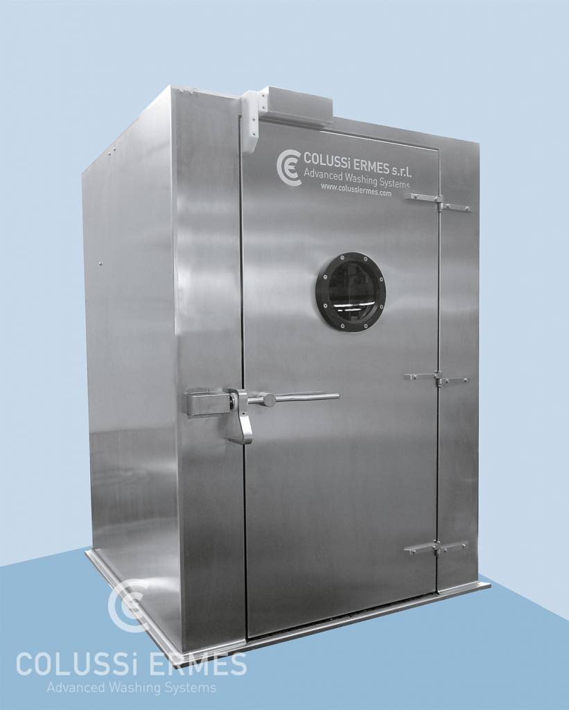 Equipment washer for rolling racks of food products hung or shelved